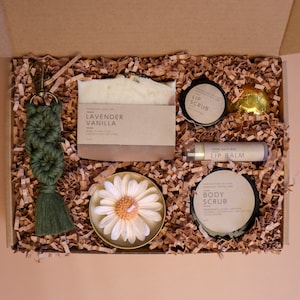 Mom Gift Set, Birthday Gift Box, Relaxation Gift, Gift for Her, Spa Gift Basket, Bath Kit for Women, Pampering Care Package