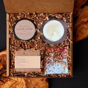 Confezione regalo per la cura di sé estiva: set spa fatto a mano con candela di soia