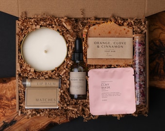 Zelfzorgpakket geestelijke gezondheid: handgemaakte zeep, kaars en lichaamsolie