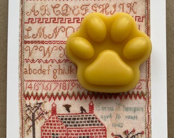 Emma Thompson 1843 Paw Print Thread Conditioner