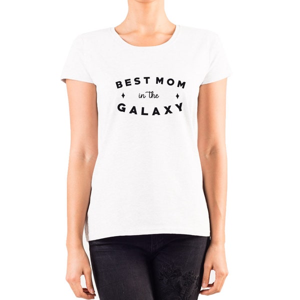 Best mom in the galaxy, tee shirt femme || Cadeau original et personnalisé pour anniversaire, fête des mères ou pour le plaisir d'offrir