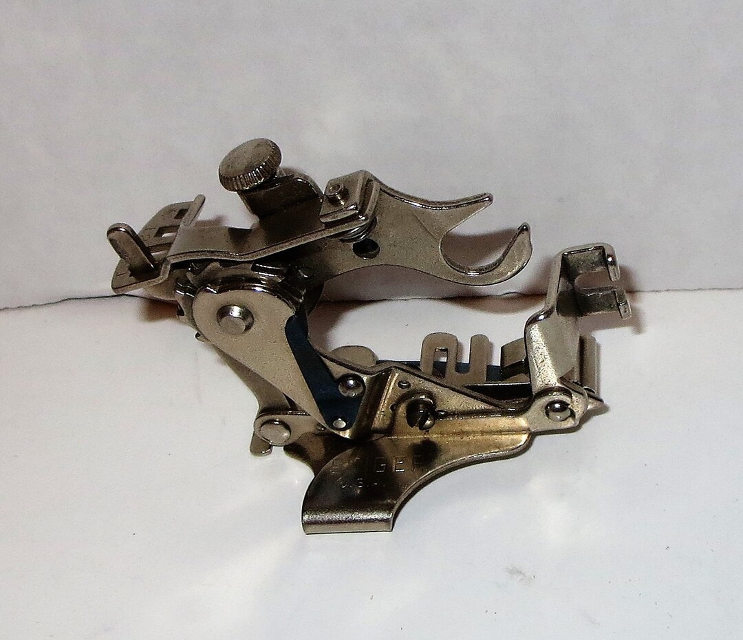 Vintage Singer Ruffler Foot Attachment 1261 for Singer Sewing Machines
