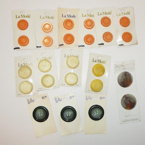 Vintage Buttons Lot Large 1-3/8&quot; to 7/8&quot; Size LaVie La Mode Orange Green Ivory Yellow Tortoise