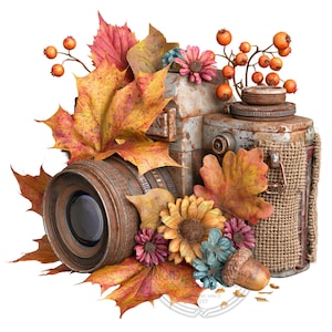 Könnte beinhalten: Eine verwitterte Metallkamera, verziert mit herbstlichen Elementen wie orangefarbenen und gelben Ahornblättern, Eichenblättern, kleinen orangefarbenen Beeren, Sonnenblumen, violetten und blauen Blumen sowie einer Eichel, umwickelt mit Jute.