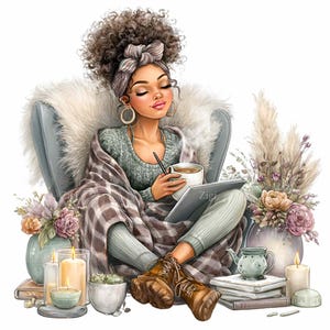 Può includere: Illustrazione digitale di una persona che si rilassa in poltrona, avvolta in una coperta a quadri, con in mano una tazza di caffè e un tablet. La scena comprende candele, fiori e una teiera, creando un'atmosfera calda.