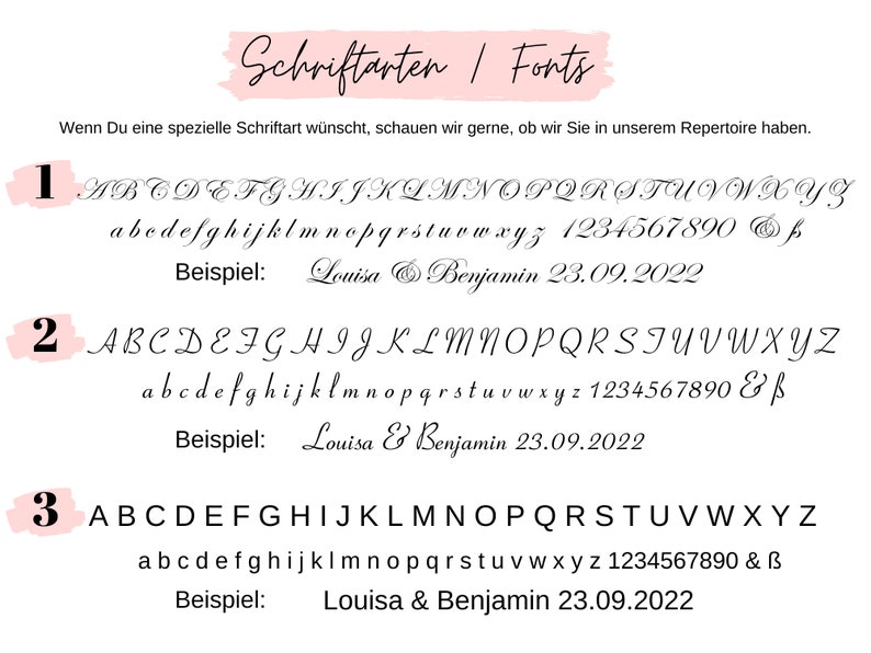 K&ouml;nnte beinhalten: Drei verschiedene Schriftstile f&uuml;r Namen und Daten. Die erste Schriftart ist eine kursive Schrift, die zweite ist eine l&auml;ssigere Schrift und die dritte ist eine formellere Schrift. Jeder Schriftstil wird mit dem Alphabet, Zahlen und Symbolen gezeigt. Der Beispieltext f&uuml;r jeden Schriftstil ist "Louisa & Benjamin 23.09.2022".