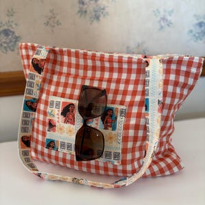 Bolso tote reversible con temática de Moana imagen 4
