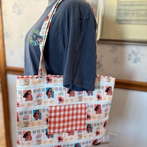 Bolso tote reversible con temática de Moana imagen 1