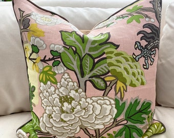 F Schumacher Chiang Mai Dragon Kissenbezug in Blush
