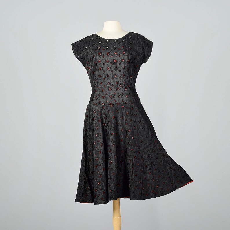 XL 1950s Black Eyelet Dress Short Sleeve Dress Red Lining Spring Summer Cocktail Party Evening Wear LBD 50s Vintage