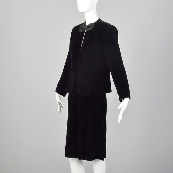 Large 1940s Black Skirt Suit Halle Bros. Co. Velv… - image 2