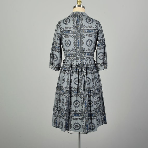Large 1950s Day Dress Grey Novelty Print Cotton L… - image 2