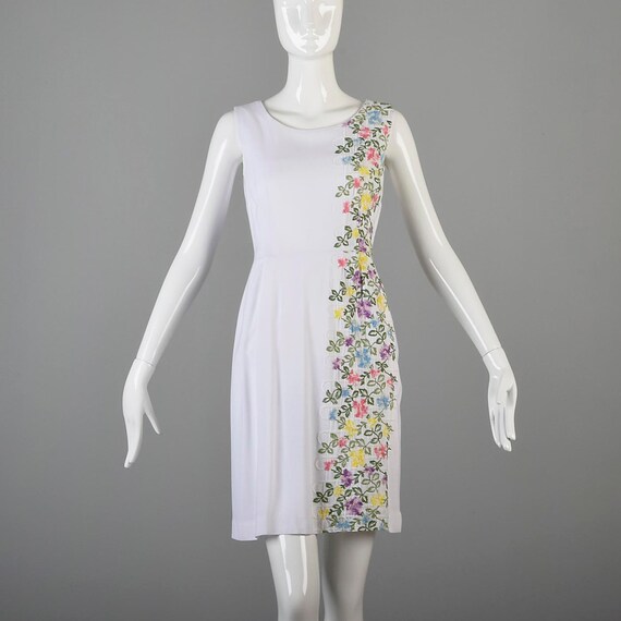 Large 1950s Dress White Embroidery No Sleeves Gar… - image 10