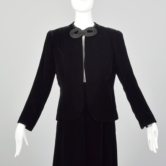 Large 1940s Black Skirt Suit Halle Bros. Co. Velv… - image 5