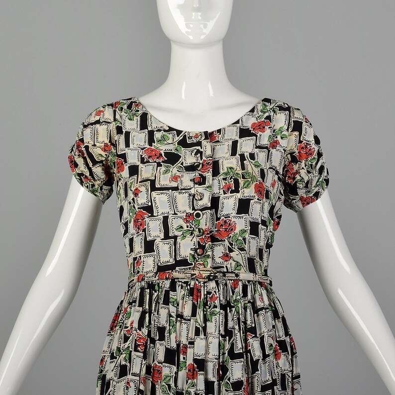 XS 1940s Novelty Print Dress Vintage 40s Rayon Dress Floral Day Dress 40s Rayon Dress Short Sleeve Dress image 5