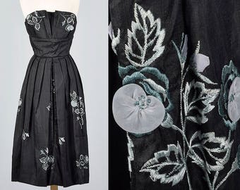 Small 1950s Strapless Silk Dress Black Silk Dress Floral Embroidery Hidden Front Panel Cocktail Party Evening Wear 50s Vintage