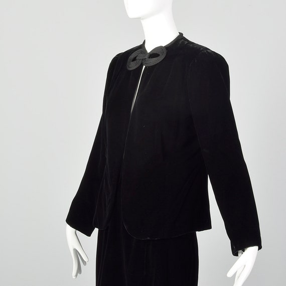 Large 1940s Black Skirt Suit Halle Bros. Co. Velv… - image 6