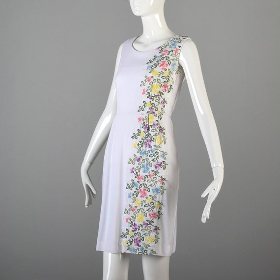 Large 1950s Dress White Embroidery No Sleeves Gar… - image 2