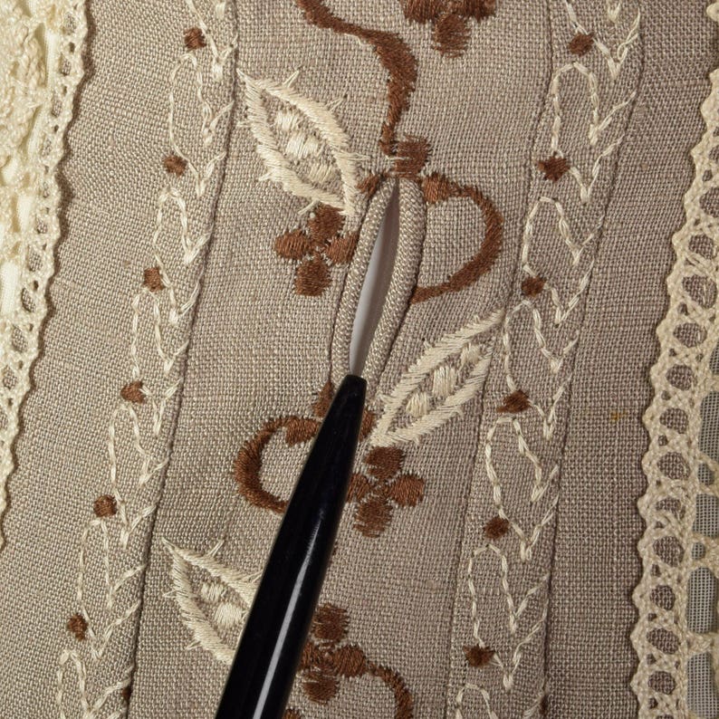 XS 1960s Moygashel Irish Linen Dress Sleeveless Pencil Dress Lace Embroidery Detail Lightweight Spring Summer 60s Vintage image 9
