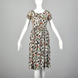 XS 1940s Novelty Print Dress Vintage 40s Rayon Dress Floral Day Dress 40s Rayon Dress Short Sleeve Dress image 3