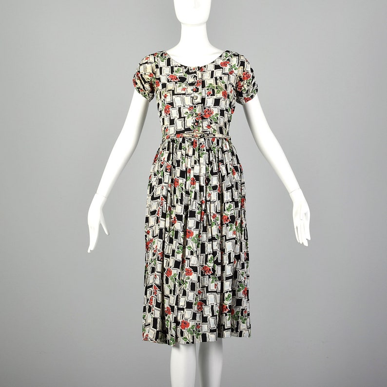 XS 1940s Novelty Print Dress Vintage 40s Rayon Dress Floral Day Dress 40s Rayon Dress Short Sleeve Dress image 3