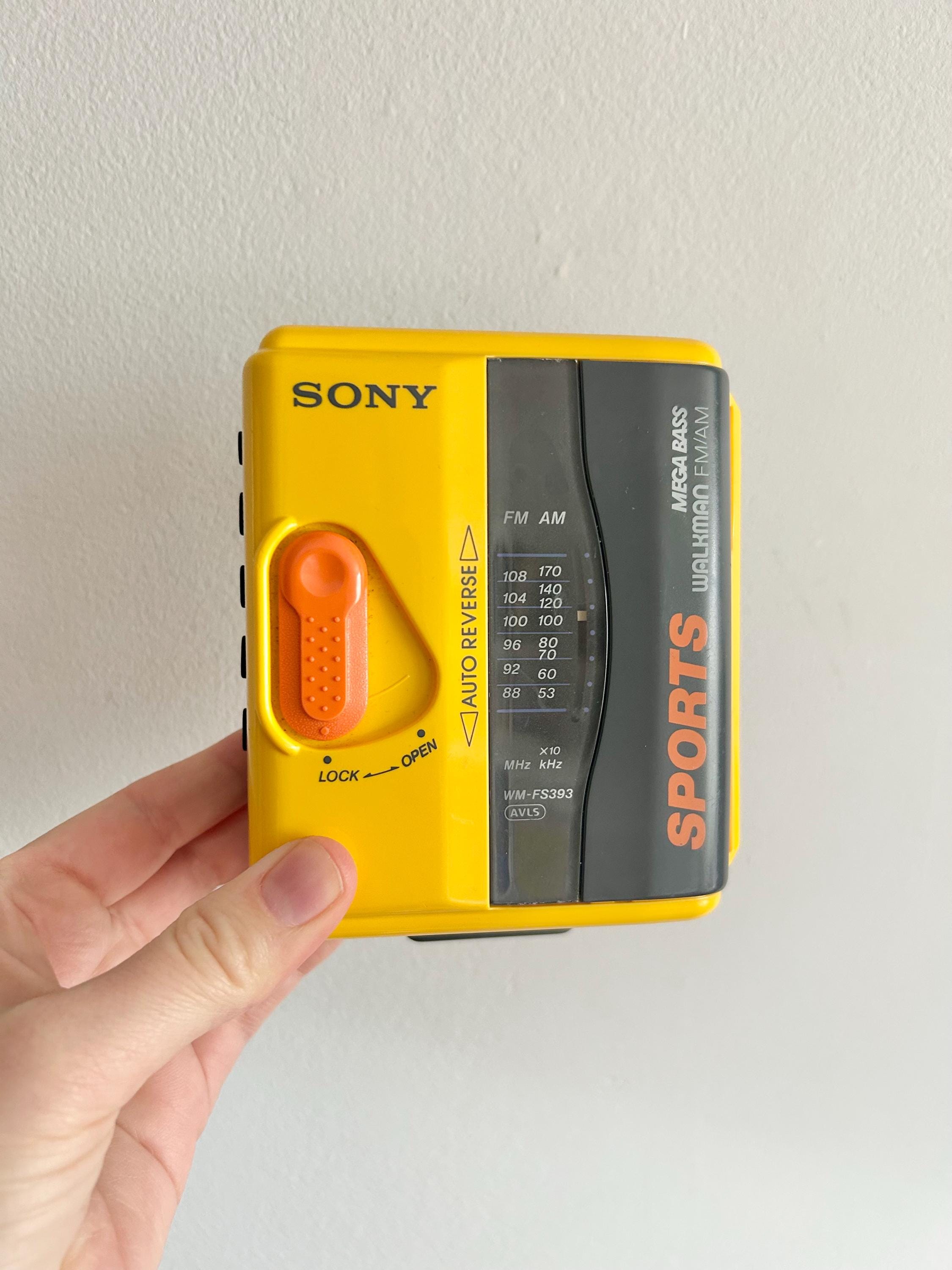 Working Vintage Sony Sports Mega Bass Walkman FM/AM Portable