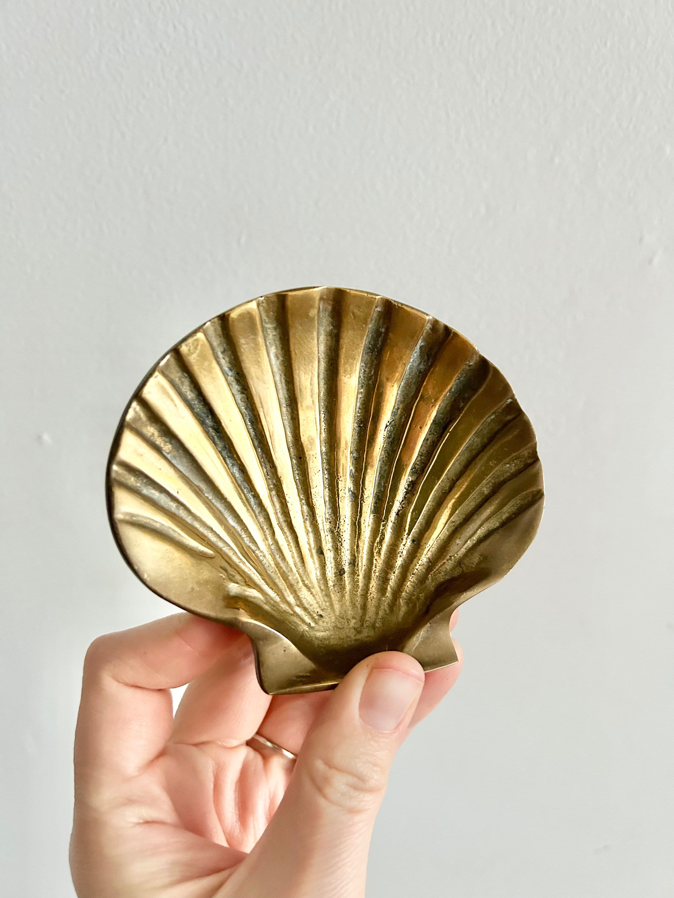 SOLD • Vintage brass seashell ashtray 🐚 New to MALOFTA #seashell