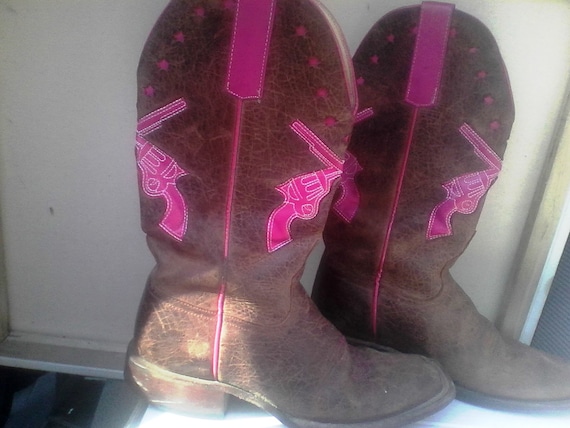 Girls cowboy boots size 5 pink pistol inlays with… - image 2