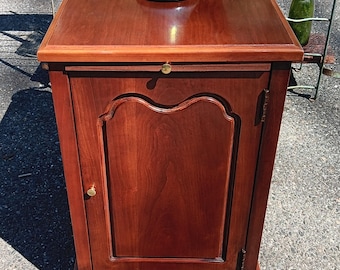 Vintage Lane Mahogany Side Cabinet with Magazine Rack and Drink Shelf 1980 23x20x10