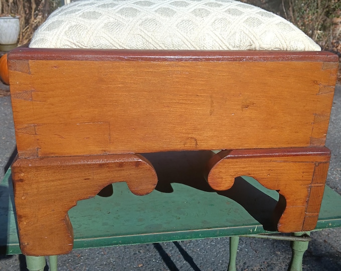 Early American Foot Stool Southern Gorgeous Hand Cut Dovetails