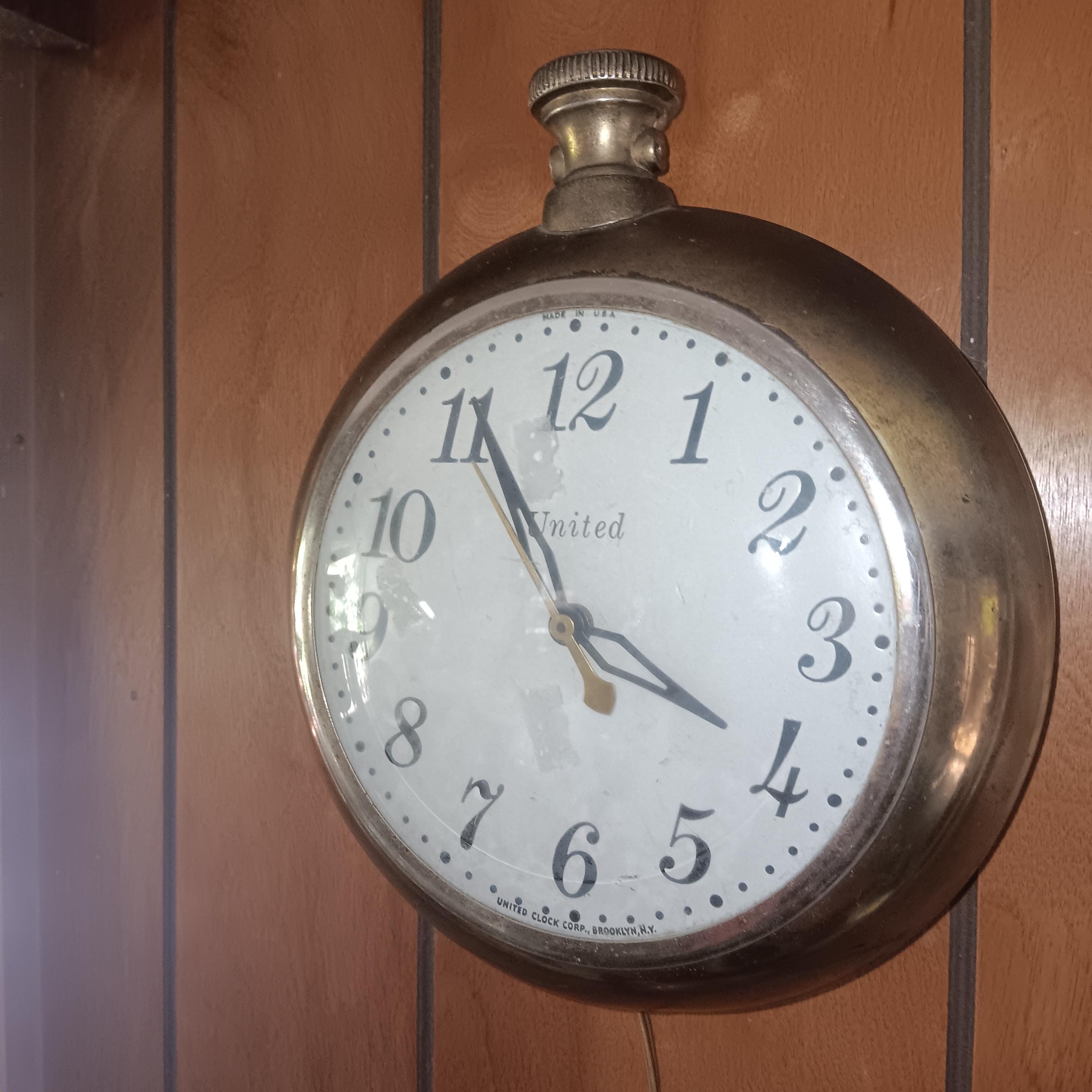 Vintage United Clock - Etsy