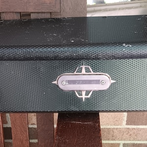 Brevlåda i anodiserad aluminium med dekordekal, modern design