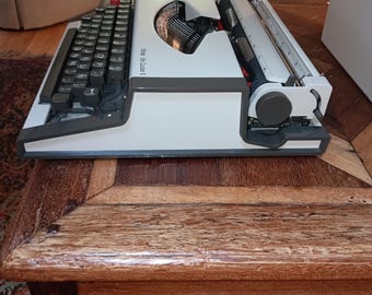 Vintage Olympia Carina Manual Typewriter Made in Yugoslavia QWERTY Keyboard Barely Used