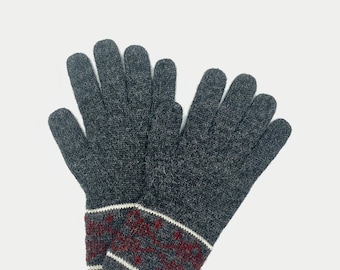 Handmade Charcoal Alpaca Gloves: Peruvian Knitwear