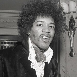 JIMI HENDRIX - Premium High Gloss Art Print Poster. (050P) (24”x36”)