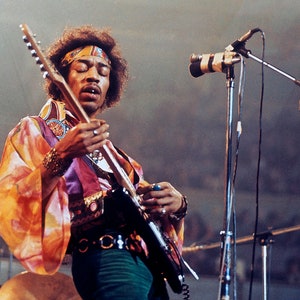 JIMI HENDRIX - Premium High Gloss Art Print Poster. (032P) (24”x36”)
