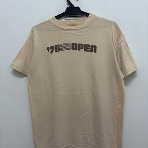 T-shirt vintage rare des années 70, édition spéciale de l'US Open de tennis de 1978 (époque Jimmy Connors et Chris Evert), en tissu fin et doux, fabriqué aux États-Unis. Coutures simples.