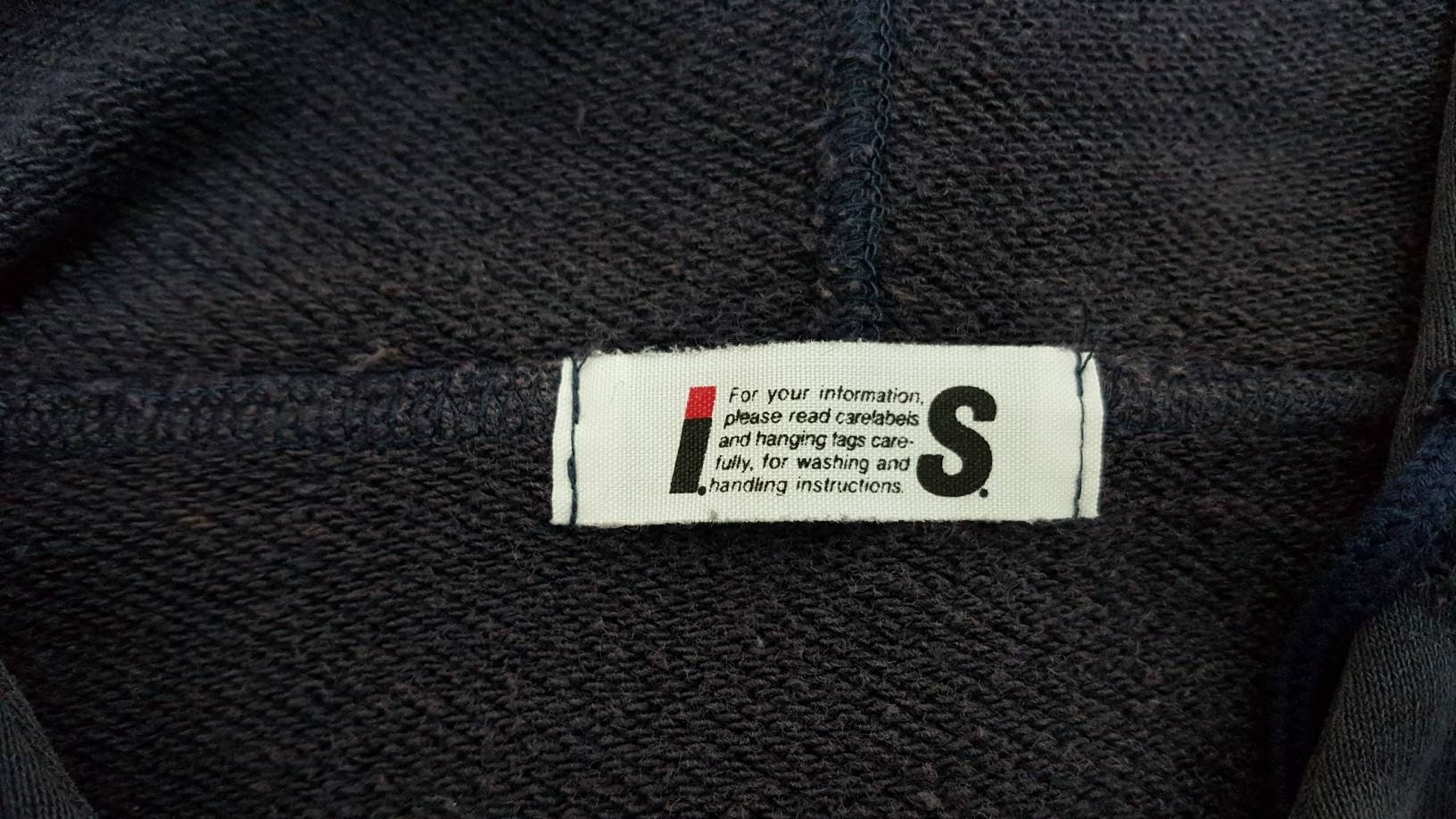 VTG issey miyake i.s. sports Pin Badge | lagaresprofissional.com.br