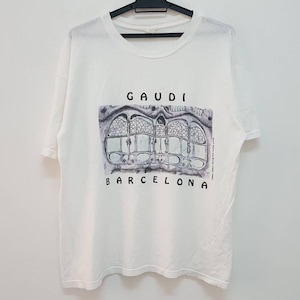 May include: White t-shirt with a black and white graphic print of a building with the text "GAUDI BARCELONA".