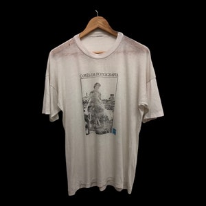 Vintage 90s 1993 festa de LISBOA omês da fotografia ROBERT DOISNEAU premio venus a la gorge fotógrafo fotográfico papel raro camiseta delgada