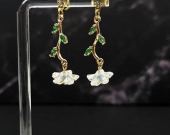 Shroud's Kiss Earring Set