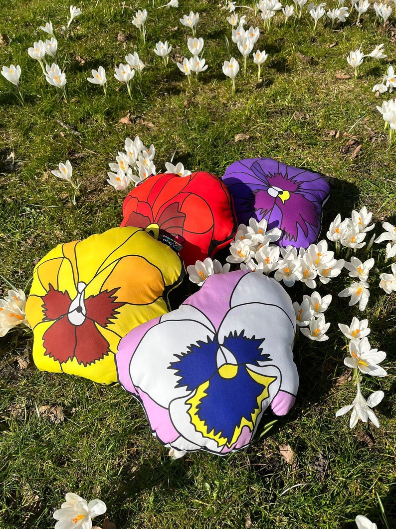 Shaped cushions PANSY FLOWERS image 4