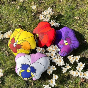 Shaped cushions PANSY FLOWERS image 2