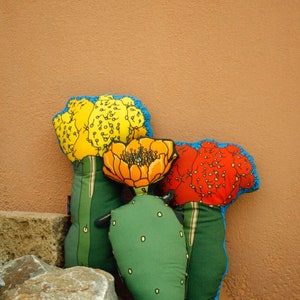 Shaped pillows - FUNKY GARDEN