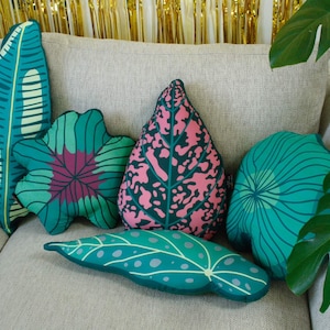 Shaped pillows - LEAVES