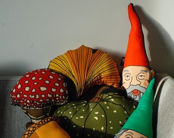 Shaped pillows - WOODLAND