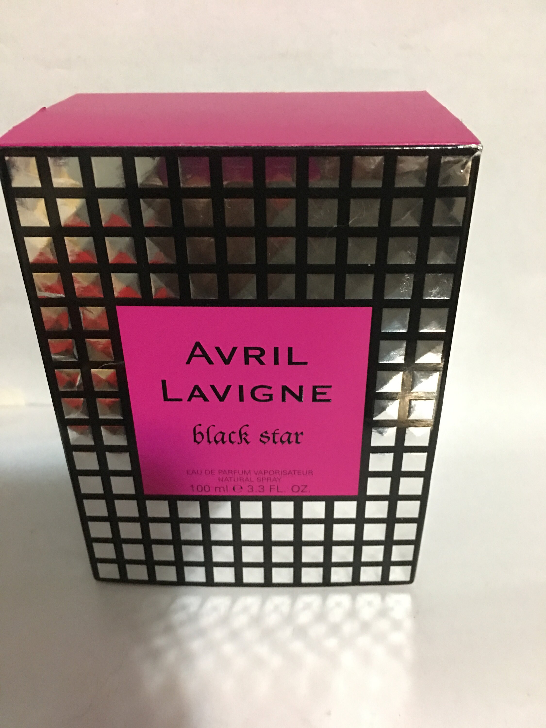 Black Star Avril Lavigne