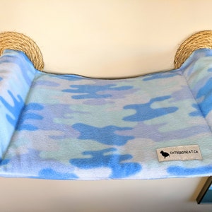 Katzenhängematte, gemütliches Katzenbett - Einzigartiges Katzengeschenk für Katzenliebhaber, Wand Katzenregal, Sitzstange - Pastellblaue Camouflage