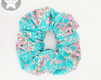 Cherry Blossom Scrunchie / Tokyo Scunchie / Tokyo Disney Scrunchie / Floral Scrunchie / Blossom Scrunchie / Daisuki Scrunchie / Scrunchie