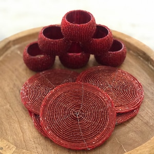 Set di anelli per tovaglioli e sottobicchieri con perline fatti a mano, accessori da tavola eleganti, regalo decorativo per inaugurazione della casa, decorazioni per la tavola delle feste - rotonde, rosse